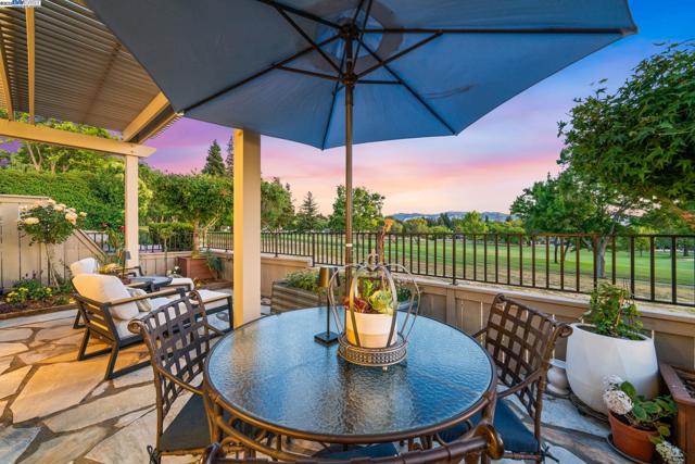 711 Glen Eagle Ct, Danville CA: https://media.crmls.org/mediaz/90a1d2ed-8cea-4665-ae2f-e4e251d6c175.jpg