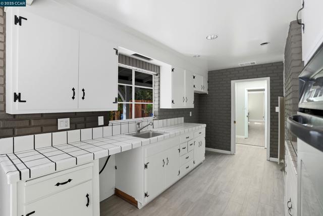 1016 Stone Valley Rd, Alamo CA: https://media.crmls.org/mediaz/90a20d9b-ba09-43fa-86db-cf9149ad8c79.jpg