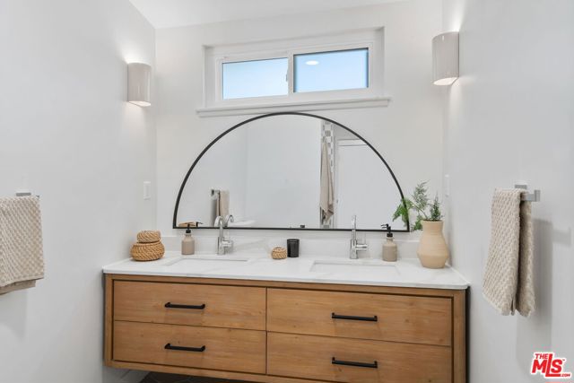 22946 Brenford Street, Woodland Hills CA: https://media.crmls.org/mediaz/90a25956-5a80-439a-9979-4b1c1e43bb13.jpg