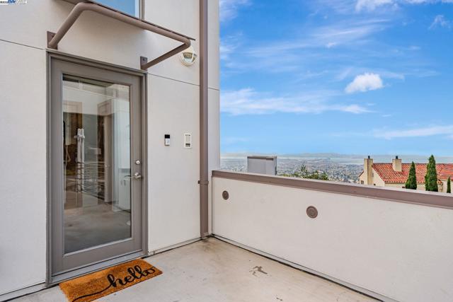 1522 Grand View Drive, Berkeley CA: https://media.crmls.org/mediaz/90a27052-6b15-45e9-8944-e6a2b524b654.jpg