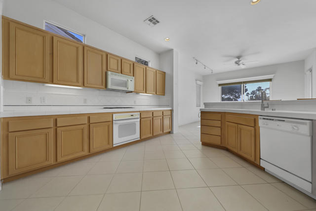 1041 E ViA San Dimas Road, Palm Springs CA: https://media.crmls.org/mediaz/90a2c8a8-e5b1-476a-aab7-297ad2602c2d.jpg