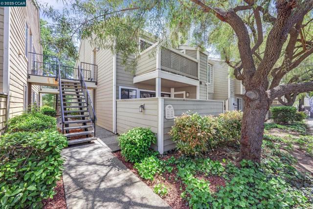 160 Eastridge Dr, San Ramon CA: https://media.crmls.org/mediaz/90a32a34-9655-4bd1-860a-f325de18dc56.jpg