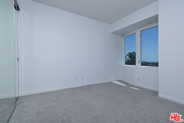 10520 Wilshire Boulevard, Los Angeles CA: https://media.crmls.org/mediaz/90a32fd3-3cf6-4fab-974f-e359375d0e14.jpg