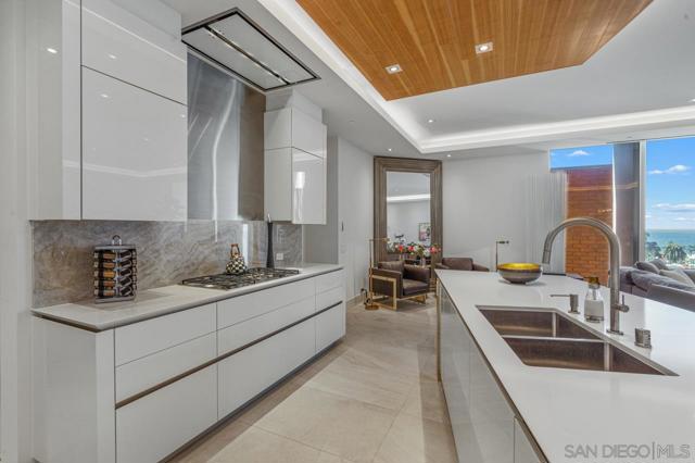 1020 Prospect St, La Jolla CA: https://media.crmls.org/mediaz/90a35aa6-c7b4-493c-897c-b6cf3f87dcac.jpg
