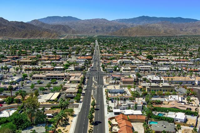 44809 Portola Avenue, Palm Desert CA: https://media.crmls.org/mediaz/90a36e15-2417-42eb-8b5c-ea5f1744a734.jpg