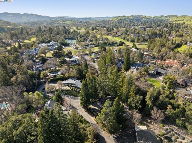 107 Verda Del Ciervo, Diablo CA: https://media.crmls.org/mediaz/90a3929e-12f5-4d7a-a7a0-c36aae2ee081.jpg