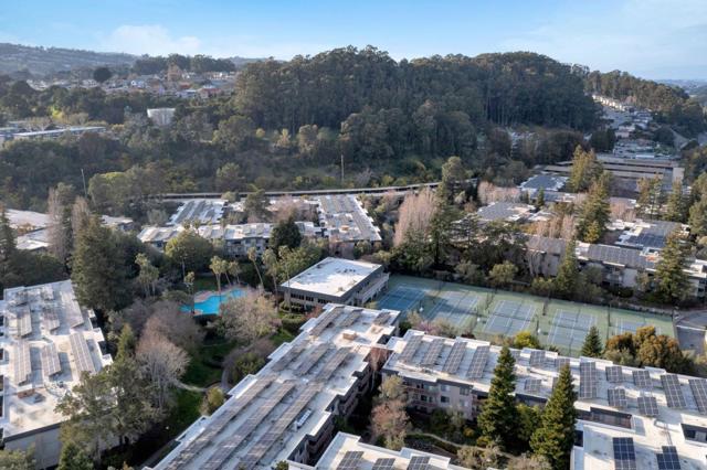 5202 Shelter Creek Lane, San Bruno CA: https://media.crmls.org/mediaz/90a394b4-59e7-400f-9060-bfe2fbd94426.jpg