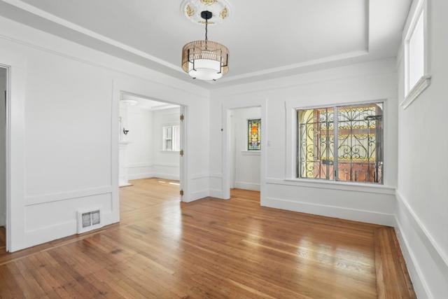 32 Cross Street, San Francisco CA: https://media.crmls.org/mediaz/90a3b6da-488d-4899-bdfd-fa48e09478ed.jpg