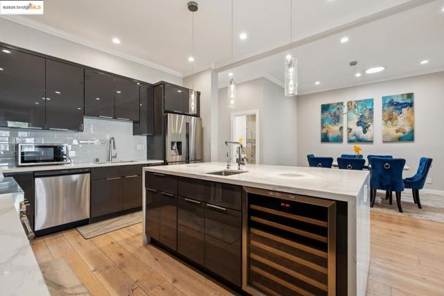 1537 Revere AVE, San Francisco CA: https://media.crmls.org/mediaz/90a422fd-726e-4ca9-a9ef-147ef0357266.jpg