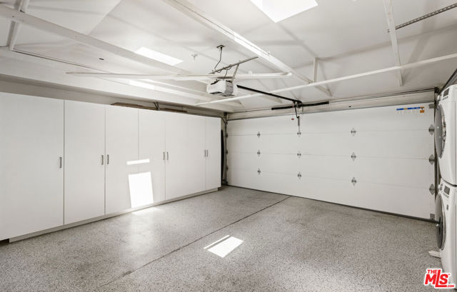 2425 Rinconia Drive, Los Angeles CA: https://media.crmls.org/mediaz/90a451ae-78a2-424a-8f9e-abaf9afad11d.jpg