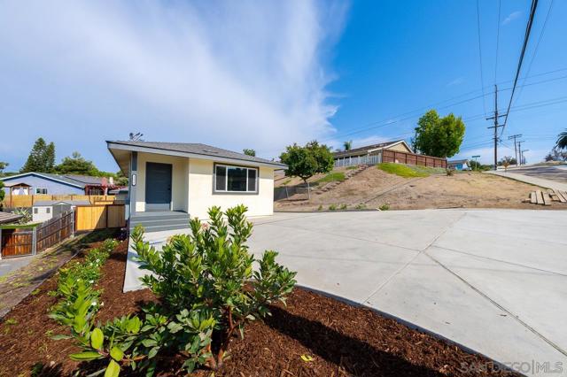 3335 37 S Barcelona St., Spring Valley CA: https://media.crmls.org/mediaz/90a4ea6d-42b1-4394-8a2b-681c697b2eef.jpg