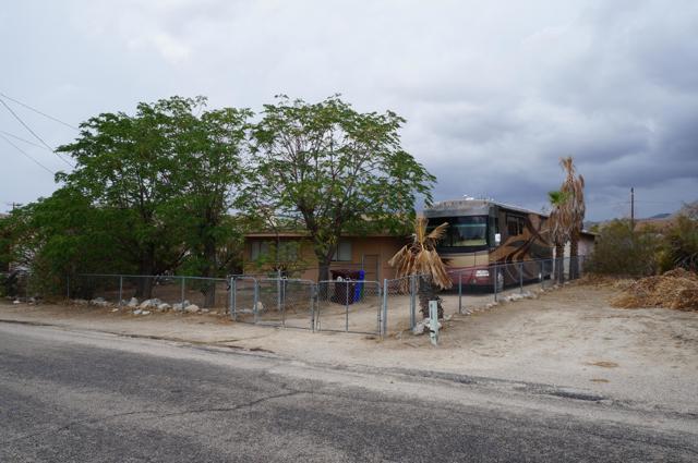 11022 West Drive, Morongo Valley CA: https://media.crmls.org/mediaz/90a526a0-8351-4f46-a58c-95f49f85b621.jpg