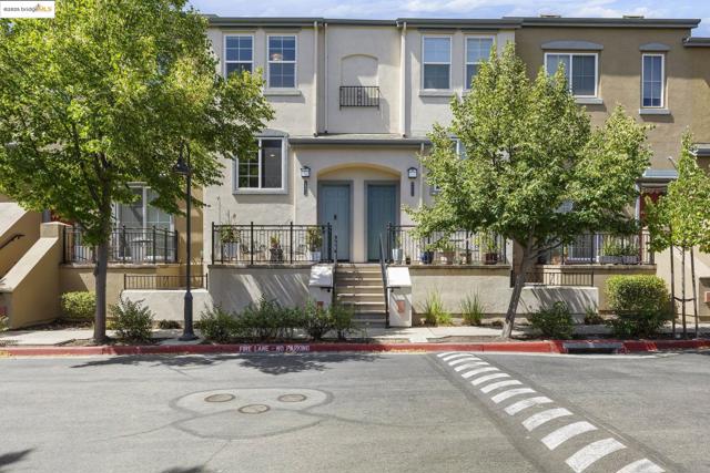 8892 Bellina Commons, Dublin CA: https://media.crmls.org/mediaz/90a5542e-7ee6-4e6f-b739-d20b3d51c811.jpg