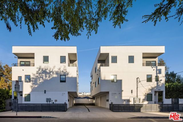 13822 Oxnard Street photo 2