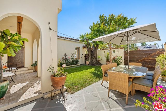 10516 Tennessee Avenue, Los Angeles CA: https://media.crmls.org/mediaz/90a5650b-3281-484f-a0cd-be15c2a82365.jpg