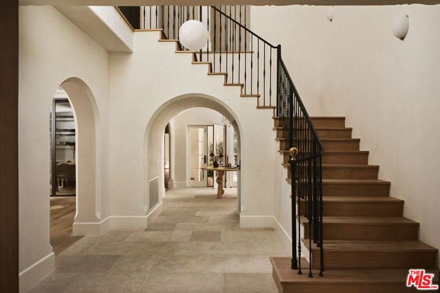 624 N Arden Drive, Beverly Hills CA: https://media.crmls.org/mediaz/90a58012-806b-4a1a-9b66-1c6554aadd8c.jpg