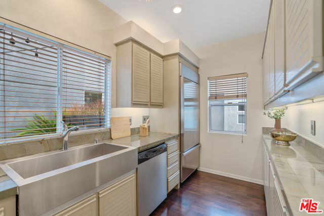 2131 Griffith Park Boulevard, Los Angeles CA: https://media.crmls.org/mediaz/90a58cac-7749-4cf3-bf83-0dd05215e41d.jpg