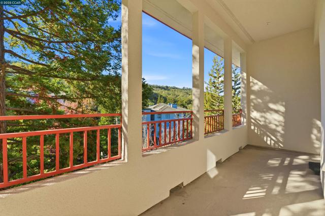 5913 Horsemans Canyon, Walnut Creek CA: https://media.crmls.org/mediaz/90a5eefa-bd47-41f8-85a9-e6b1f4a34dfc.jpg