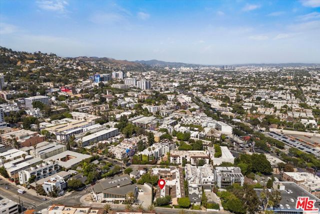 853 Larrabee Street, West Hollywood CA: https://media.crmls.org/mediaz/90a5f37b-45d7-408c-91c4-a06802840dc8.jpg