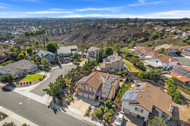 11666 Papagallo Court, San Diego CA: https://media.crmls.org/mediaz/90a6355b-131e-4baf-959b-c48cd00e3bba.jpg