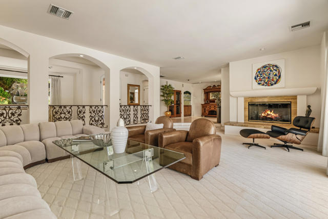 835 N Avenida Palmas, Palm Springs, CA 92262