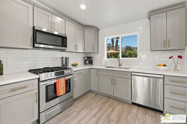 963 S Paseo Caroleta, Palm Springs, CA 92264