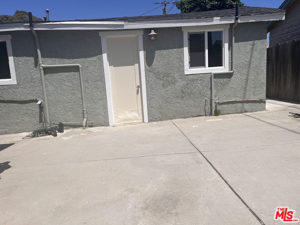 1522 W 65th Place