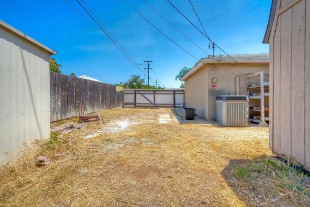 940 Gladys, El Cajon CA: https://media.crmls.org/mediaz/90a81301-1fc9-4d95-acc4-8185ec69649c.jpg