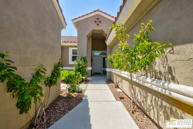 78797 Falsetto Drive, Palm Desert CA: https://media.crmls.org/mediaz/90a8e8a8-5d95-4704-9c58-e75addd3bb92.jpg