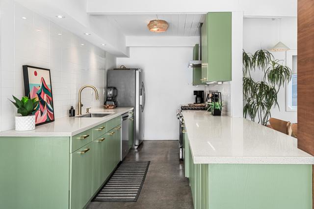 633 S Canon Drive, Palm Springs CA: https://media.crmls.org/mediaz/90a9488e-6db3-43ef-9767-1010cd09cd13.jpg