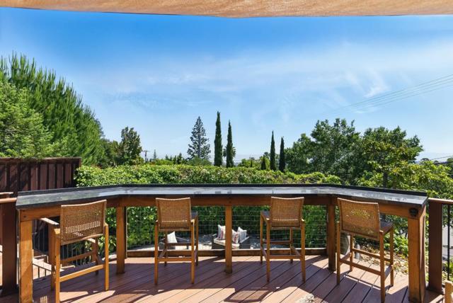 3996 Jefferson Avenue, Redwood City CA: https://media.crmls.org/mediaz/90a9f9b2-79cf-4b71-98b7-6b42c8921439.jpg