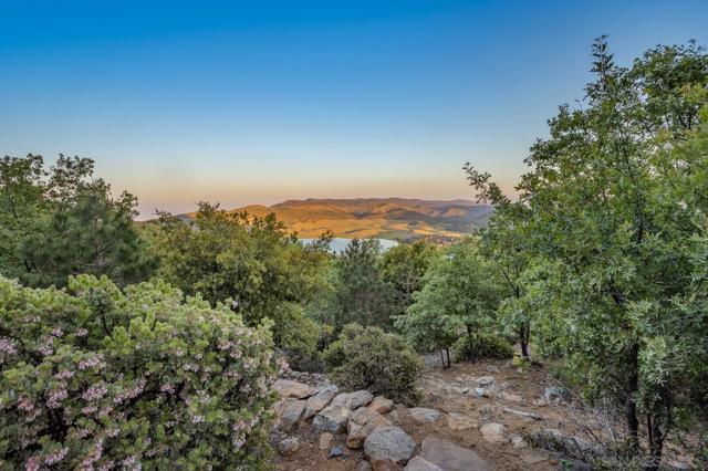 35750 Mountain Circle Drive, Julian CA: https://media.crmls.org/mediaz/90aa076f-1ec0-4535-8ac9-d3a265157605.jpg