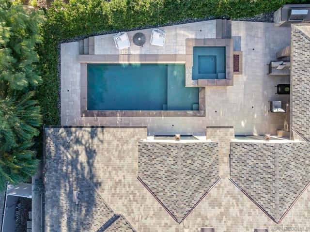 1879 Tahiti Drive, Costa Mesa CA: https://media.crmls.org/mediaz/90aa870e-dc50-40a6-be78-88b46dfd6e12.jpg