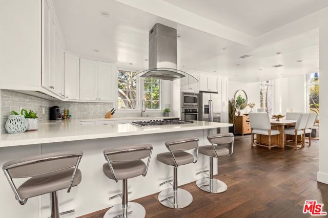 12320 Ridge Circle, Los Angeles CA: https://media.crmls.org/mediaz/90aa9ee9-daed-41bf-89e6-b152de74d3a9.jpg