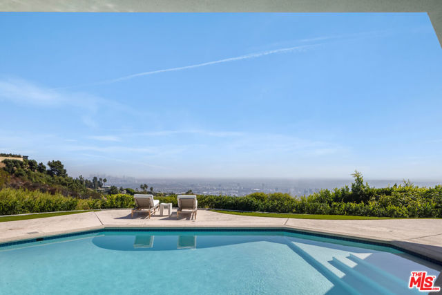 340 Trousdale Place, Beverly Hills CA: https://media.crmls.org/mediaz/90aaa85c-3085-4d1c-98c8-89074f33aaad.jpg