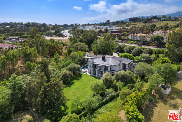 28600 Pacific Coast Highway, Malibu CA: https://media.crmls.org/mediaz/90aab23a-67e6-478b-abae-679b213d0974.jpg