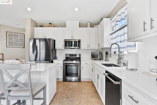 150 Ridge Crest Ct, Oakley CA: https://media.crmls.org/mediaz/90ab7104-c01e-4288-82bc-2783535b5bf1.jpg
