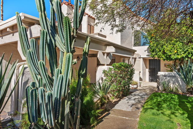 73322 Shadow Mountain Drive, Palm Desert CA: https://media.crmls.org/mediaz/90abdef9-20e1-44c8-8d90-7873269d5fd3.jpg