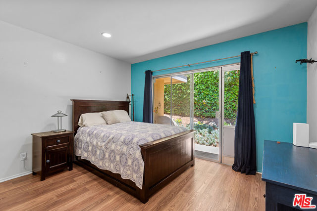 1109 Chantilly Road, Los Angeles CA: https://media.crmls.org/mediaz/90acc8bb-d8f6-44cf-9965-81451b0cc59a.jpg