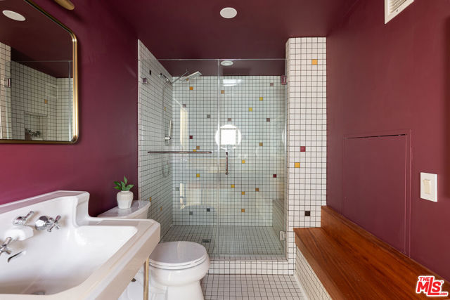1333 E Palmer Avenue, Glendale CA: https://media.crmls.org/mediaz/90ad4427-fdfb-4b30-996b-d05d60533ab5.jpg