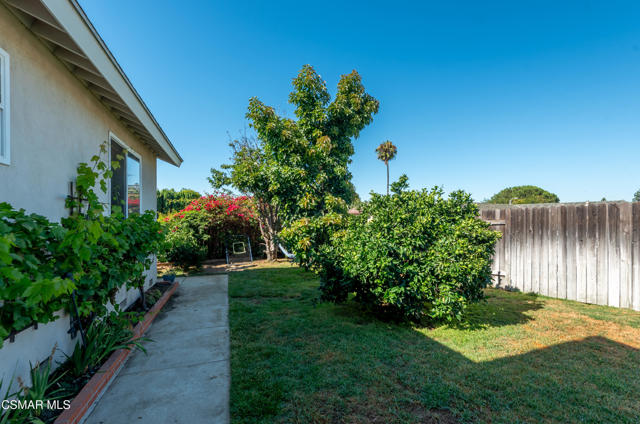 363 Larcom Street, Thousand Oaks CA: https://media.crmls.org/mediaz/90adc38a-ea9c-4309-a6f2-2b19572223fe.jpg