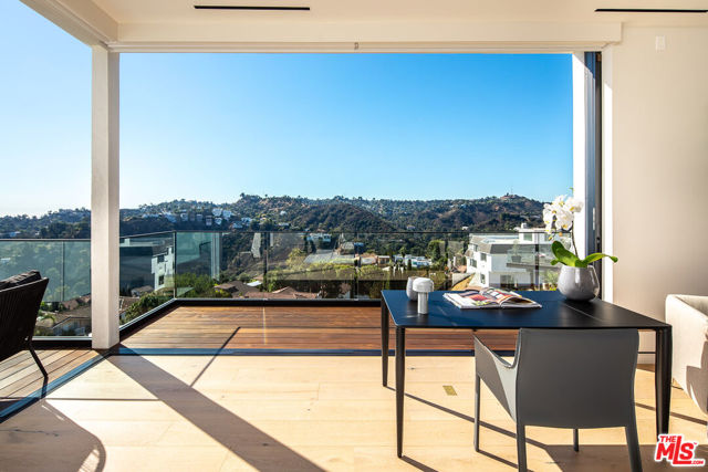 2371 Achilles Drive, Los Angeles CA: https://media.crmls.org/mediaz/90adc47e-ef21-40f3-af03-896a5256b956.jpg