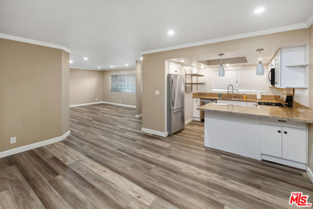 333 W Alameda Avenue, Burbank CA: https://media.crmls.org/mediaz/90adfe0d-e789-48fa-9e88-3f701538c450.jpg