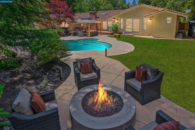 2142 Deer Oak Way, Danville CA: https://media.crmls.org/mediaz/90af484a-d277-4f92-802f-1327c4162af4.jpg