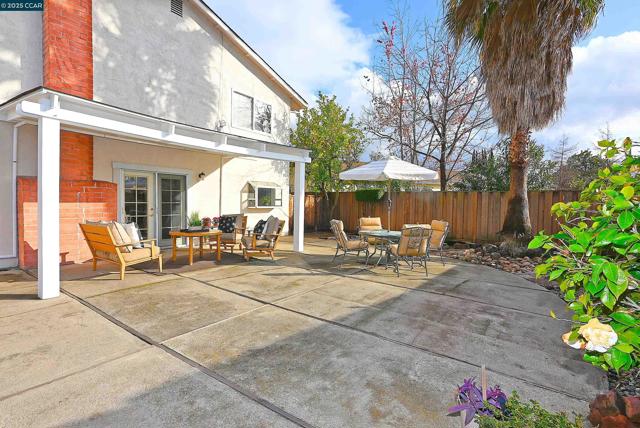 1677 6Th St, Concord CA: https://media.crmls.org/mediaz/90afdfb4-974c-46a9-8a46-ac71edc5d18f.jpg