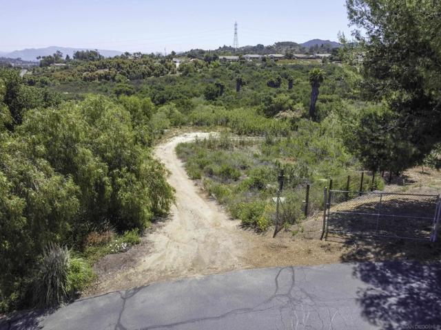 28371 Faircrest Way, Escondido CA: https://media.crmls.org/mediaz/90b07945-300c-4468-9166-0515f4e4db04.jpg
