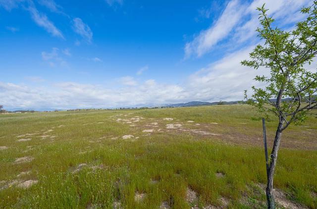 50255 Adobe Place, Bradley CA: https://media.crmls.org/mediaz/90b09ccb-10c4-4ecf-9ab9-b951d9ab9e12.jpg