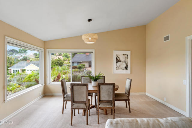7017 Sonora Court, Ventura CA: https://media.crmls.org/mediaz/90b0a745-9584-4467-bc20-e7ab429932ef.jpg