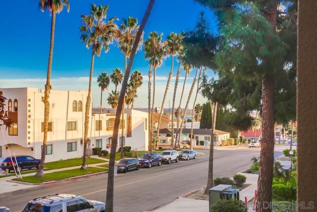 Image 32 of 44 For 4600 Lamont Street  212