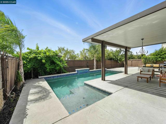 2433 Sanders Ln, Fairfield CA: https://media.crmls.org/mediaz/90b1447a-6945-4d20-b4c9-bdf3591a5265.jpg